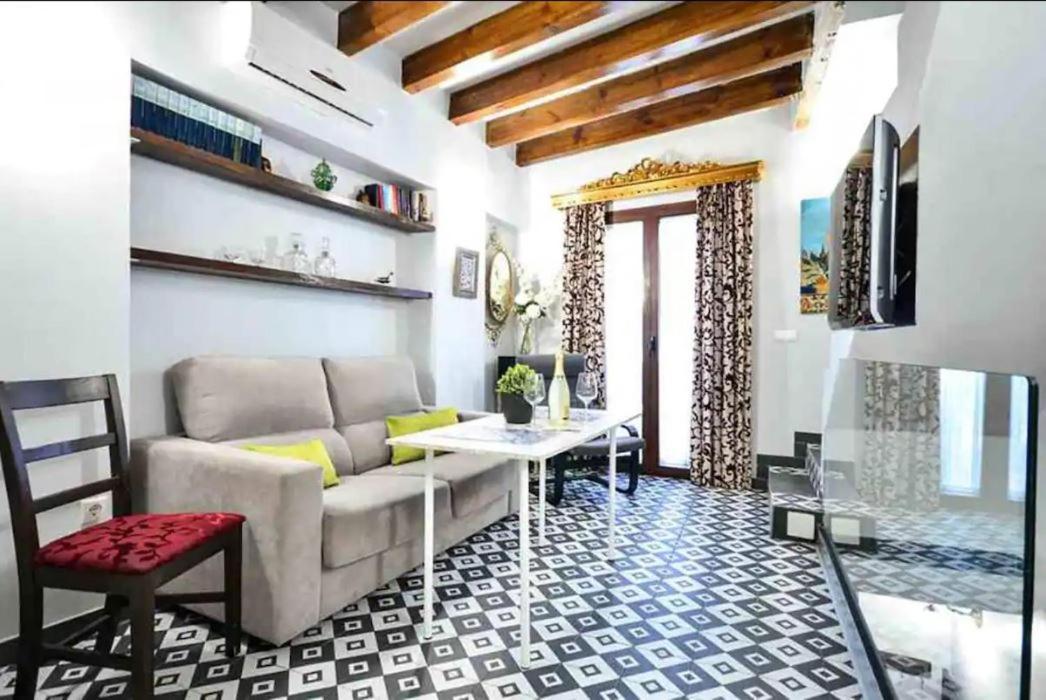 Typical Sevillan 2 Bedroom Unit Buitenkant foto